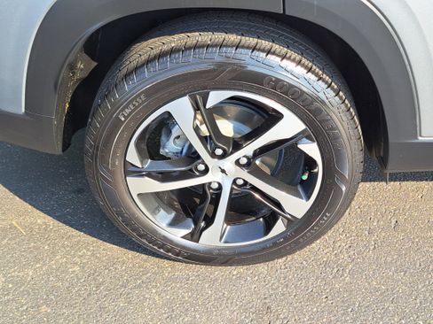 Used 2024 Chevrolet Trax RS w/ Sunroof Package image 5