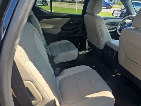 Used 2023 Chevrolet Traverse LT FWD image 9