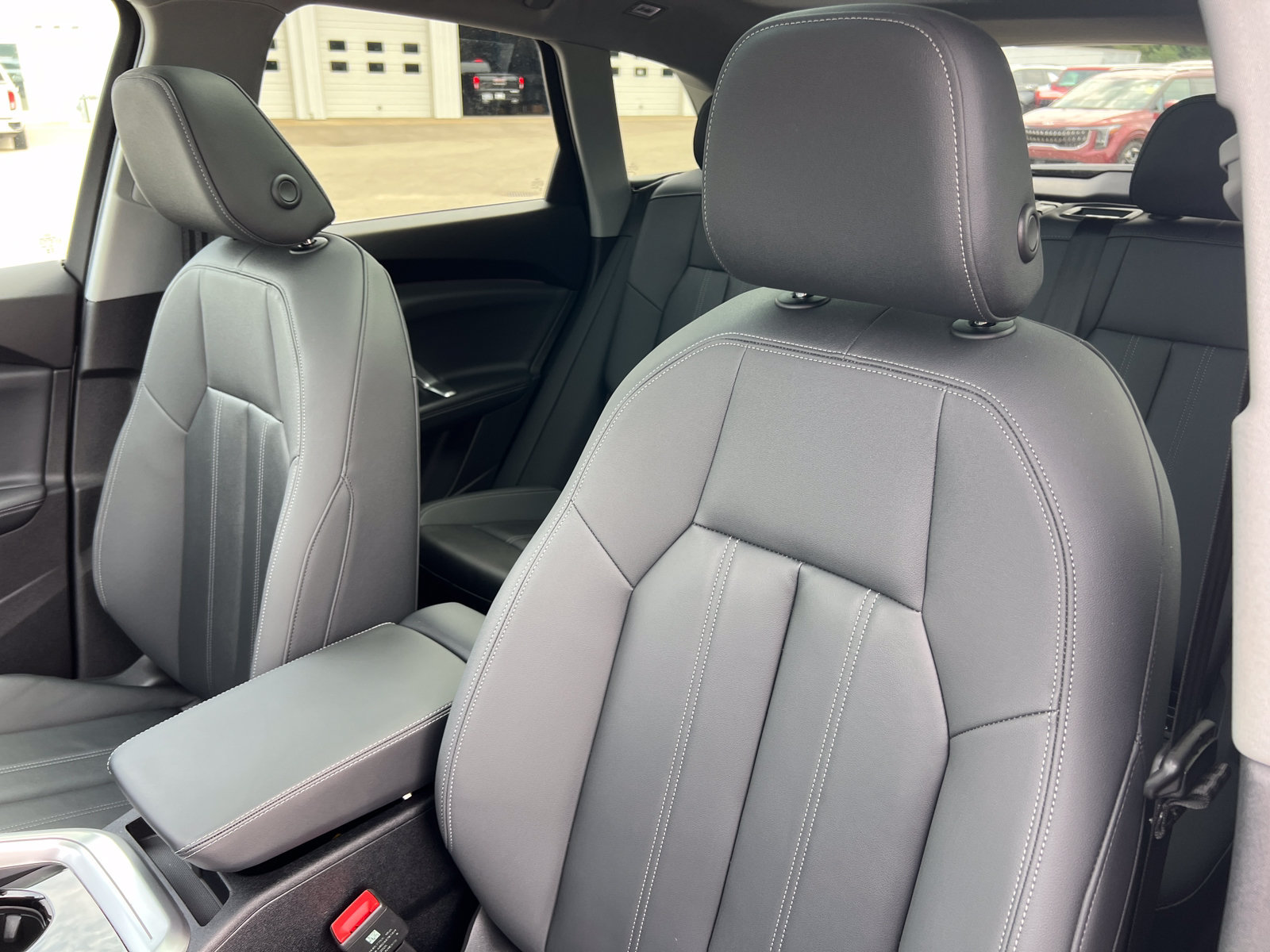 Used 2025 Audi Q5 Premium Plus w/ Premium Plus AWD/4WD image 12