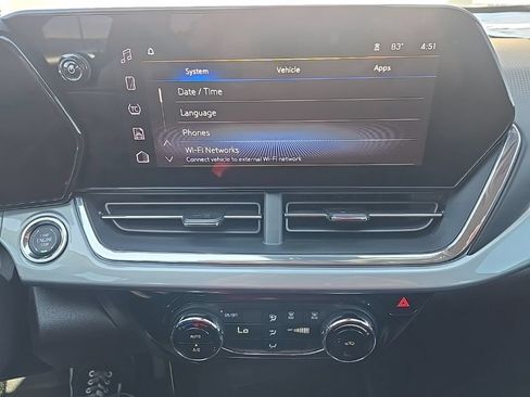 Used 2025 Chevrolet Trax LT FWD image 17