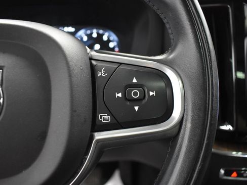 Used 2021 Volvo XC60 T5 Momentum w/ Climate Package AWD/4WD image 30