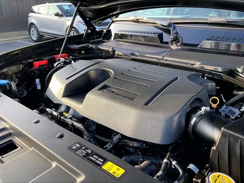 New 2026 Land Rover Defender 130 X-Dynamic SE image 33