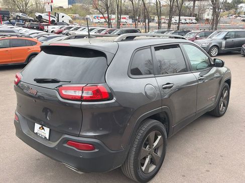 Used 2017 Jeep Cherokee Latitude AWD/4WD image 5
