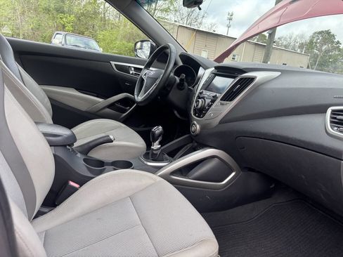Used 2013 Hyundai Veloster w/ Style Pkg image 22