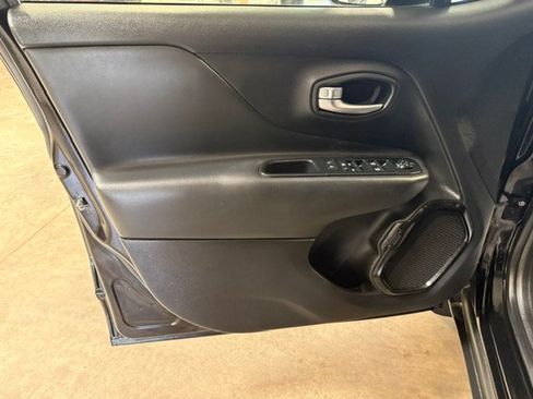 Certified 2017 Jeep Renegade Altitude AWD/4WD image 37