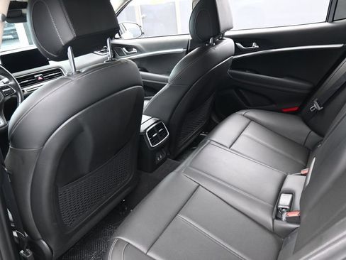 Used 2025 Genesis G70 2.5T RWD image 37