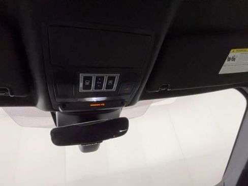 Used 2020 Land Rover Discovery SE AWD/4WD image 38