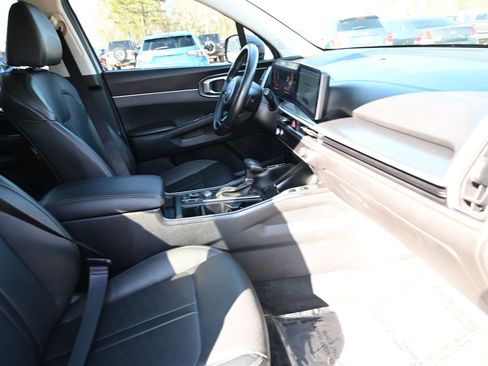 Used 2024 Kia Sorento S w/ Panoramic Sunroof Package image 24