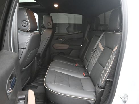 Used 2024 GMC Canyon Denali image 28