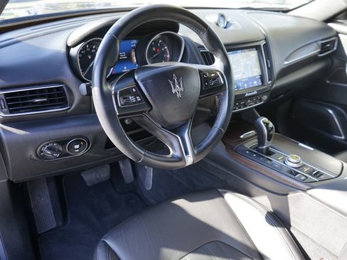 Used 2018 Maserati Levante GranLusso image 18
