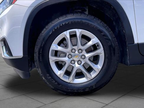Used 2020 Chevrolet Traverse LT image 10