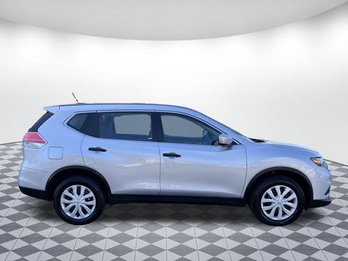 Used 2016 Nissan Rogue S image 2