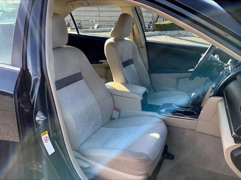 Used 2012 Toyota Camry LE image 7