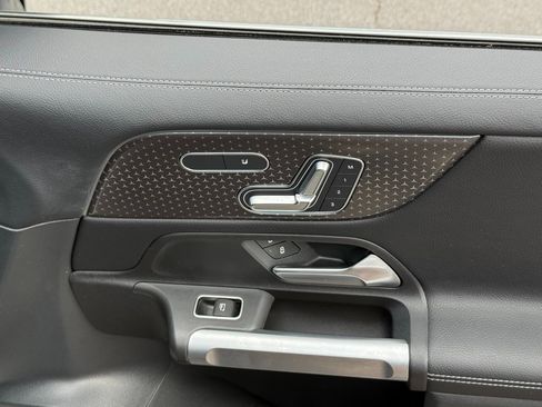 Used 2024 Mercedes-Benz GLB 250 4MATIC image 36