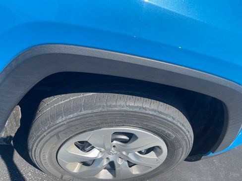 Used 2021 Toyota RAV4 LE w/ Carpet Mat Package (TMS) AWD/4WD image 11