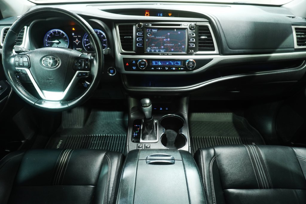Used 2018 Toyota Highlander SE AWD/4WD image 19