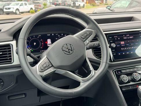 Used 2022 Volkswagen Atlas Cross Sport SE AWD/4WD image 27
