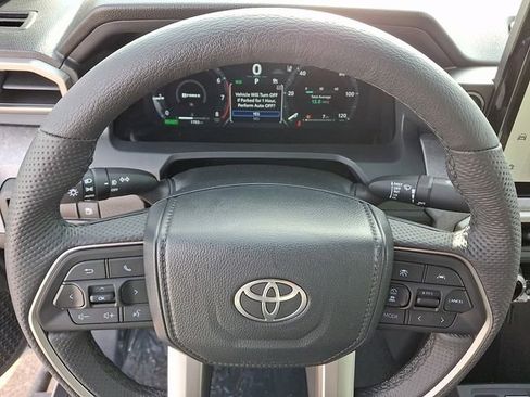 Used 2025 Toyota Tacoma Trailhunter image 20