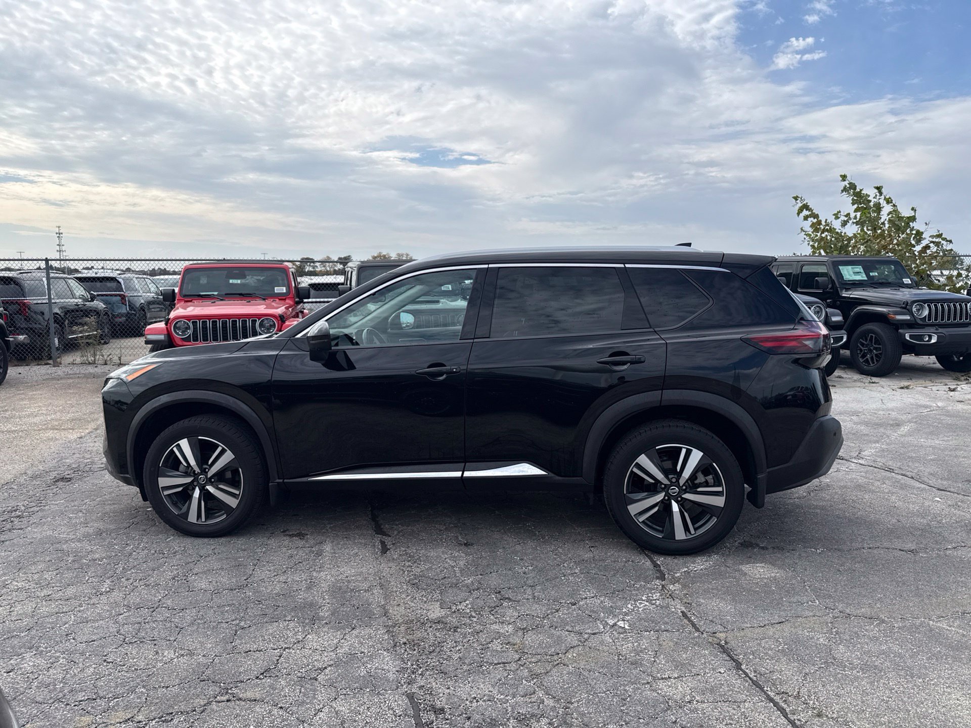 Used 2021 Nissan Rogue SL w/ Premium Package AWD/4WD image 9
