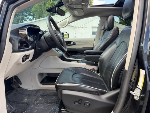 Used 2022 Chrysler Pacifica Limited AWD/4WD image 20