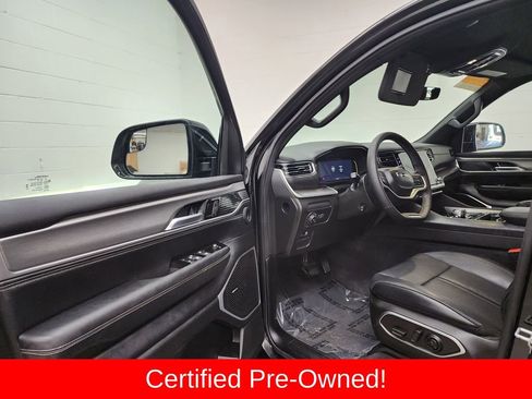 Certified 2025 Jeep Wagoneer Series II AWD/4WD image 11