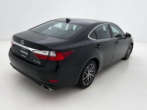 Used 2017 Lexus ES 350 w/ Luxury Package FWD image 7
