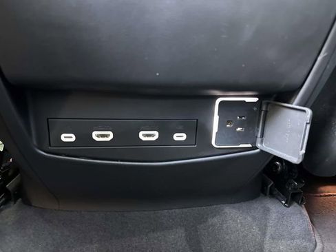 Used 2023 Cadillac Escalade Sport w/ LPO, ONYX Package image 20