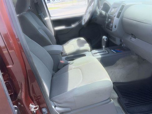Used 2016 Nissan Frontier SV w/ SV Value Truck Package AWD/4WD image 12