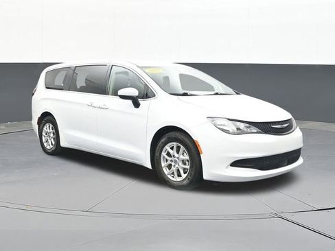 Used 2022 Chrysler Voyager LX FWD image 1