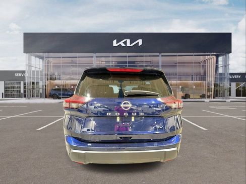 Used 2024 Nissan Rogue SV image 7