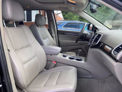 Used 2013 Jeep Grand Cherokee Laredo AWD/4WD image 18