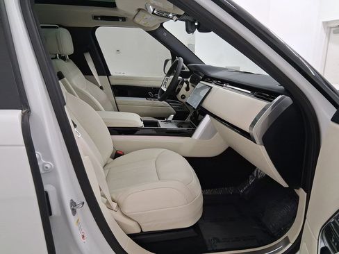 New 2025 Land Rover Range Rover Long Wheelbase SE image 32