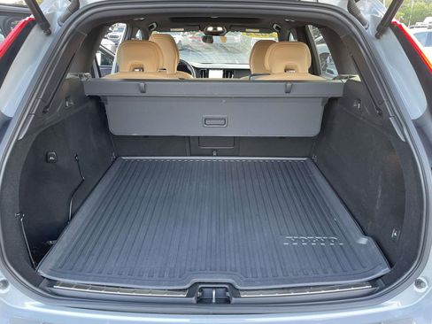 Used 2024 Volvo XC60 B5 Ultimate w/ Protection Package Premier AWD/4WD image 10