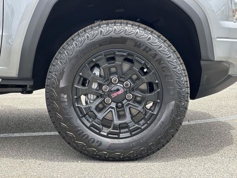 New 2026 GMC Canyon Elevation w/ LPO, Black Badging Package RWD image 30