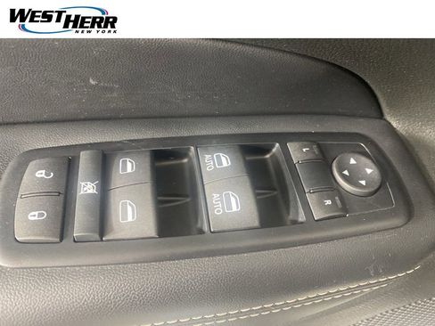 Used 2015 Jeep Grand Cherokee Limited w/ Luxury Group II image 14