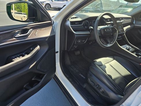 Used 2023 Jeep Grand Cherokee L Limited AWD/4WD image 21