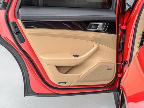 Used 2018 Porsche Panamera 4 image 50