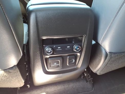 Used 2024 Buick Enclave Essence w/ Experience Buick Package FWD image 11