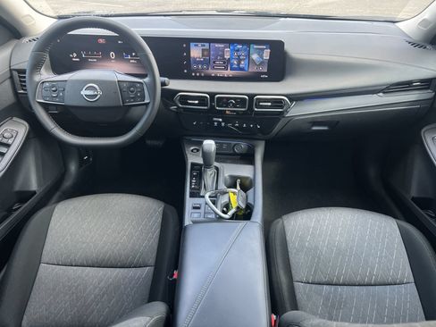 Used 2026 Nissan Sentra SV w/ SV Convenience Package FWD image 2