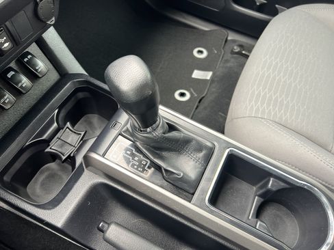 Used 2019 Toyota Tacoma SR5 AWD/4WD image 22