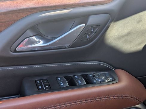 Used 2023 GMC Yukon Denali Ultimate AWD/4WD image 14