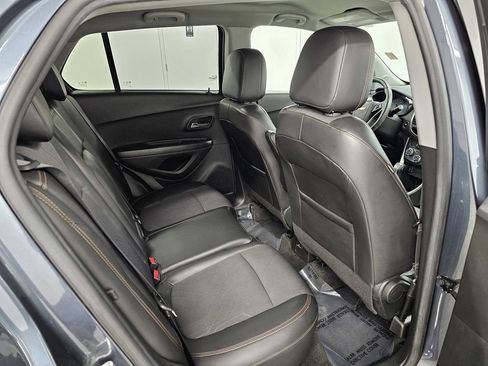 Used 2022 Chevrolet Trax LT w/ LT Convenience Package AWD/4WD image 24