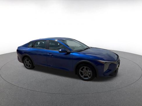Used 2025 Kia K4 FWD image 2