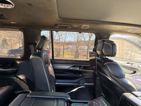 Used 2022 Jeep Grand Wagoneer Series II AWD/4WD image 37
