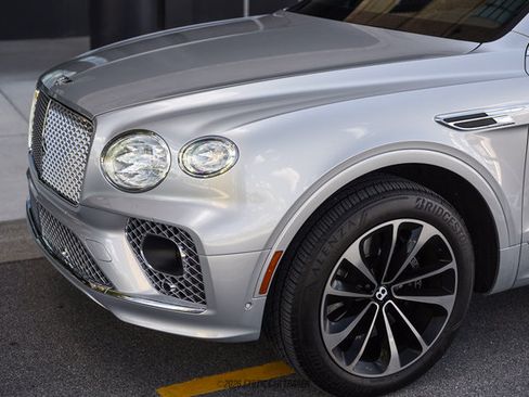 Used 2021 Bentley Bentayga AWD/4WD image 40