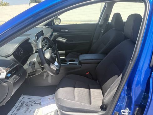 Used 2025 Nissan Altima 2.5 SV FWD image 17