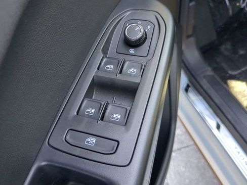 New 2026 Volkswagen Taos SE image 17