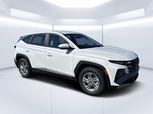 New 2026 Hyundai Tucson SE image 1