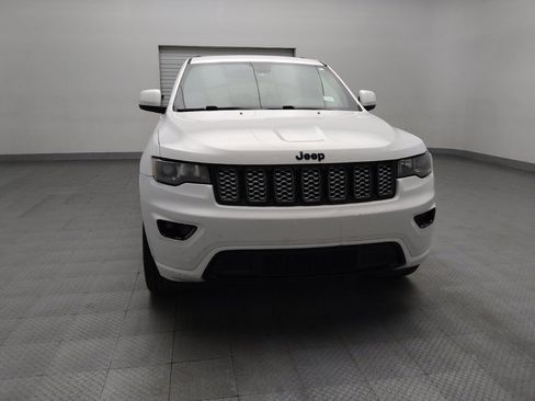 Used 2018 Jeep Grand Cherokee Altitude image 14