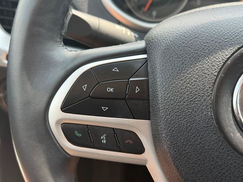 Used 2018 Jeep Cherokee Latitude Plus FWD image 12